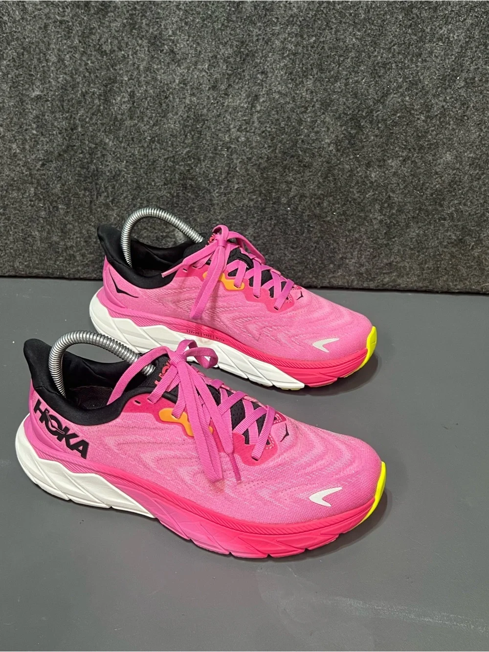 Hoka Women's Arahi 6 Running Shoes Size 7.5